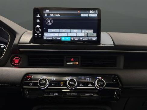 Used 2024 Honda Pilot Touring image 13