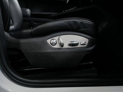 Used 2023 Porsche Macan image 40