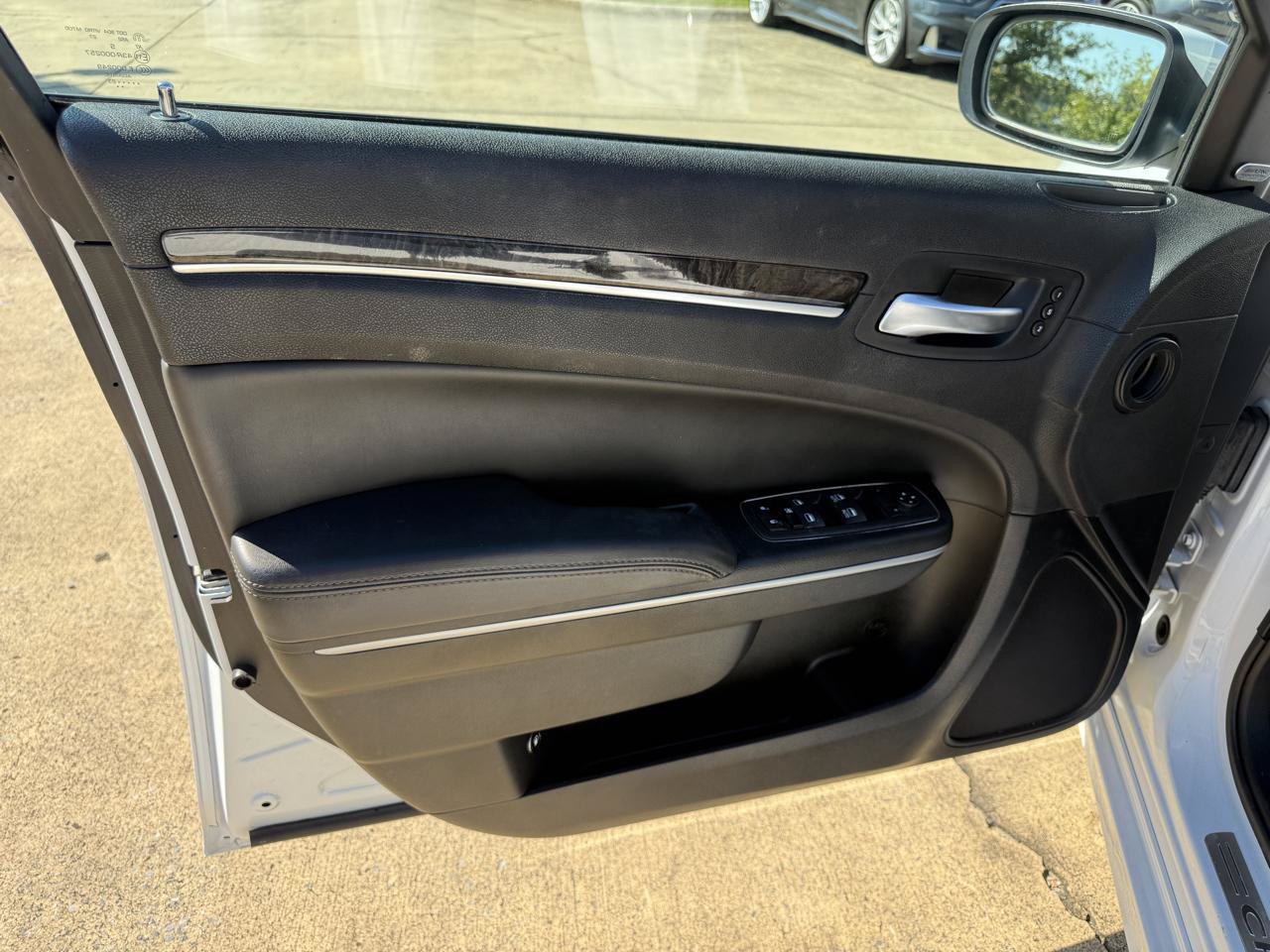Used 2023 Chrysler 300 Touring L w/ Comfort Group RWD image 9