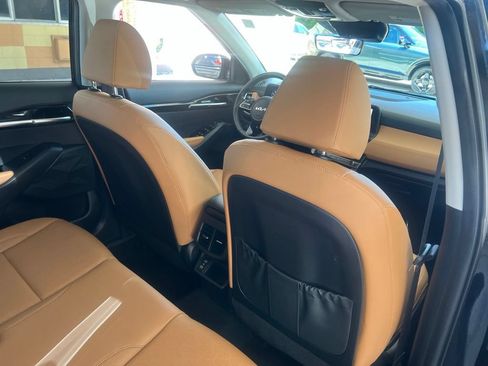 Certified 2025 Kia Seltos EX w/ EX Sunroof Package AWD/4WD image 16