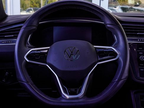 Used 2022 Volkswagen Tiguan SE R-Line image 13