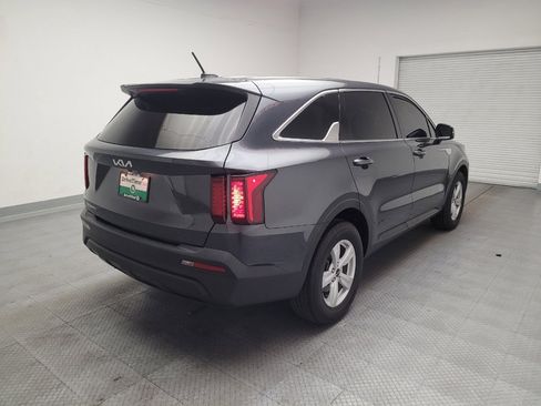 Used 2023 Kia Sorento LX FWD image 9