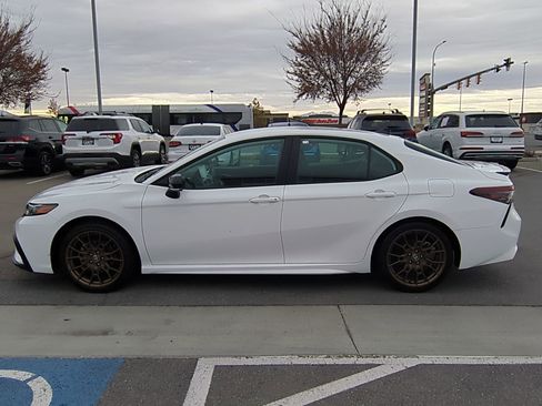 Used 2023 Toyota Camry SE image 10