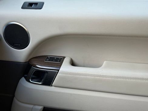 Used 2014 Land Rover Range Rover Sport HSE image 26