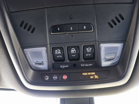 Used 2024 Buick Enclave Avenir w/ Avenir Technology Package image 32