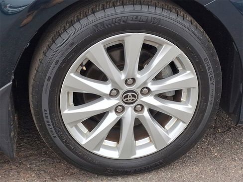 Used 2020 Toyota Camry LE image 8