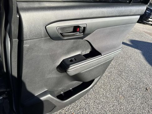 Certified 2023 Toyota Highlander LE image 18