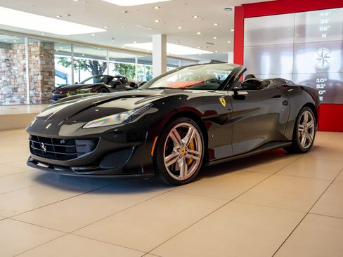 Certified 2020 Ferrari Portofino RWD image 4