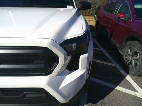 Used 2024 Toyota Tacoma SR image 11