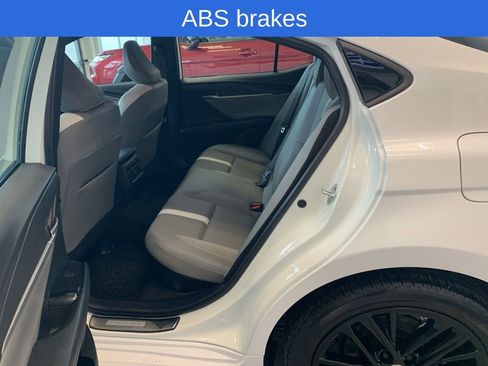 Used 2025 Toyota Camry SE image 11