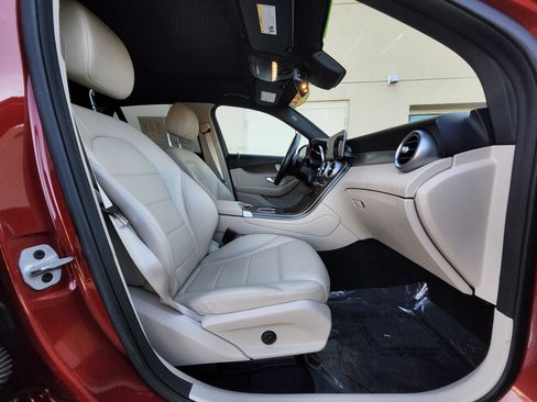 Used 2022 Mercedes-Benz GLC 300 4MATIC image 24