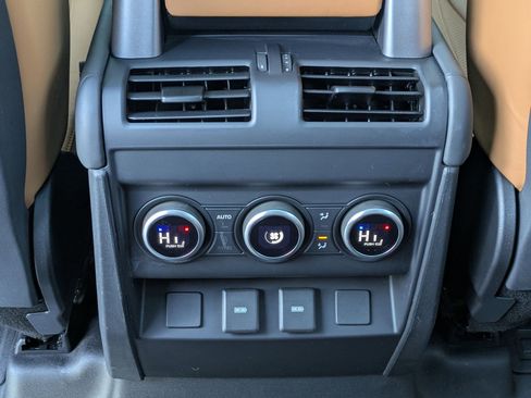 Used 2023 Land Rover Defender 110 SE image 13