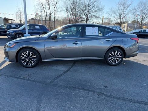 Used 2025 Nissan Altima 2.5 SV image 7