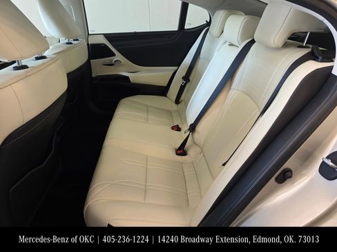 Used 2022 Lexus ES 350 Ultra Luxury w/ Accessory Package 2 image 13