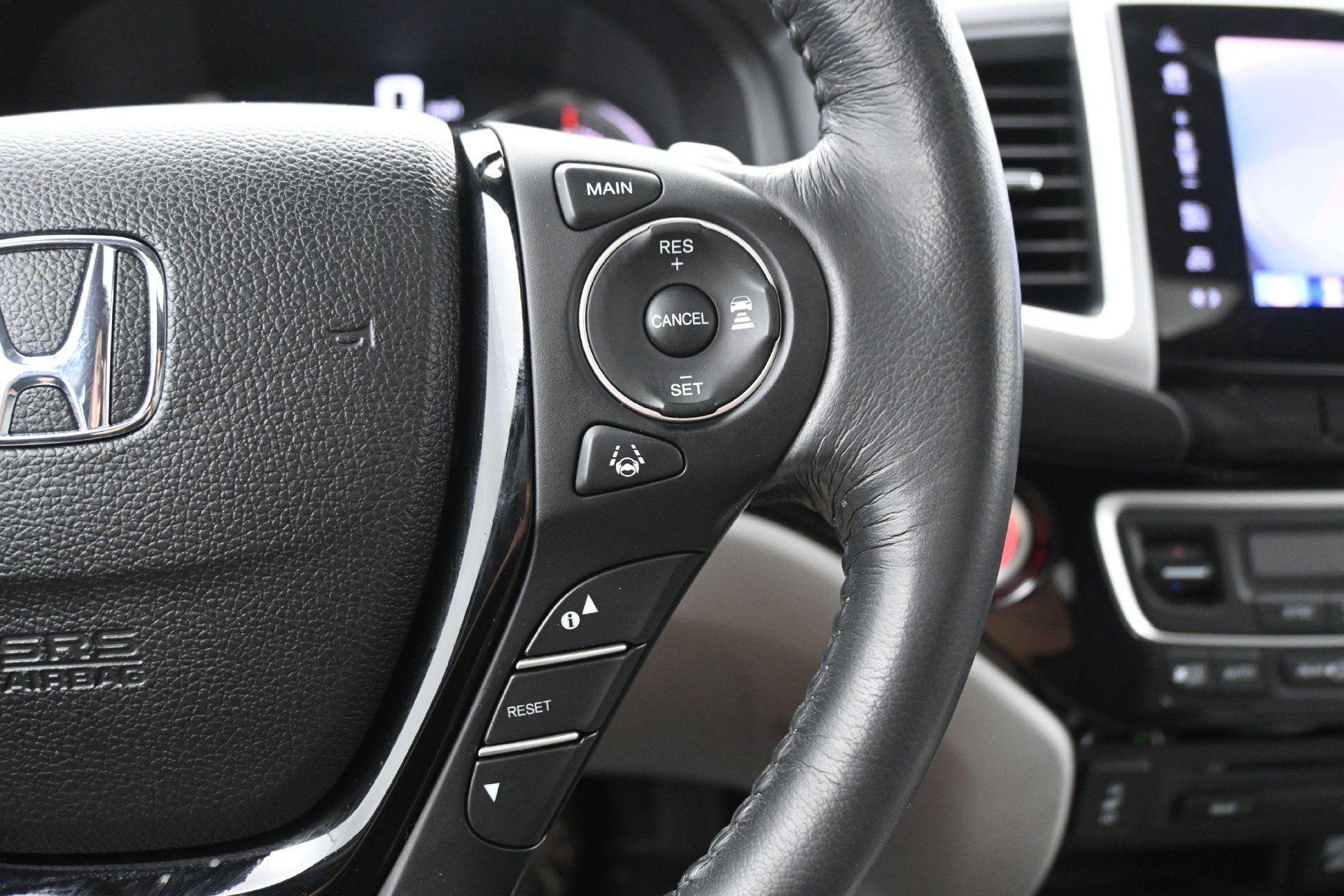 Used 2017 Honda Pilot Touring image 23