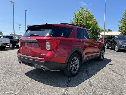 Used 2021 Ford Explorer XLT w/ Equipment Group 202A AWD/4WD image 4