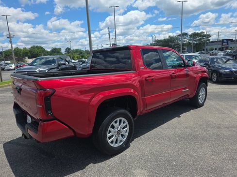 Used 2025 Toyota Tacoma SR5 AWD/4WD image 4