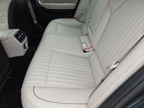 Used 2023 Genesis G70 3.3T RWD image 17