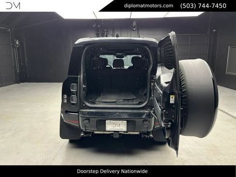 Used 2025 Land Rover Defender 110 V8 AWD/4WD image 40