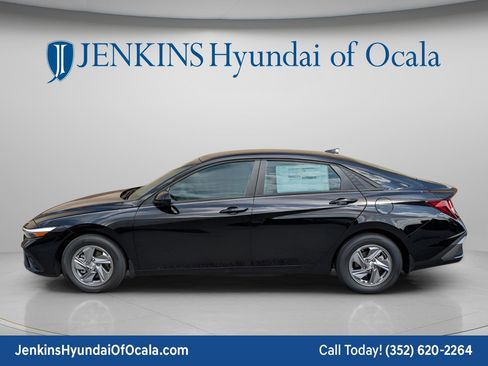New 2026 Hyundai Elantra SE FWD image 9