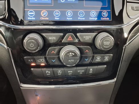 Used 2021 Jeep Grand Cherokee Limited image 21