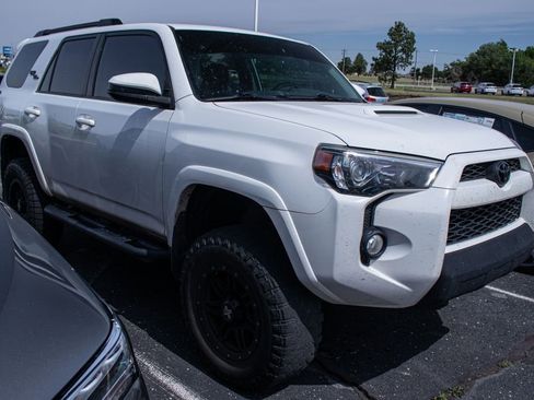 Used 2018 Toyota 4Runner TRD Off-Road AWD/4WD image 3