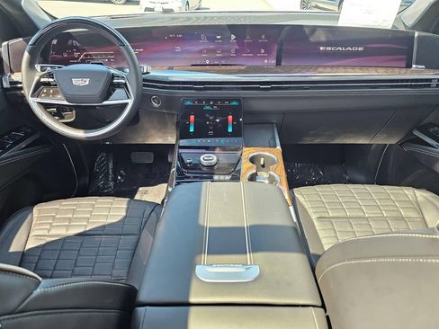 Used 2025 Cadillac Escalade ESV Sport Platinum w/ LPO, ONYX Package AWD/4WD image 20