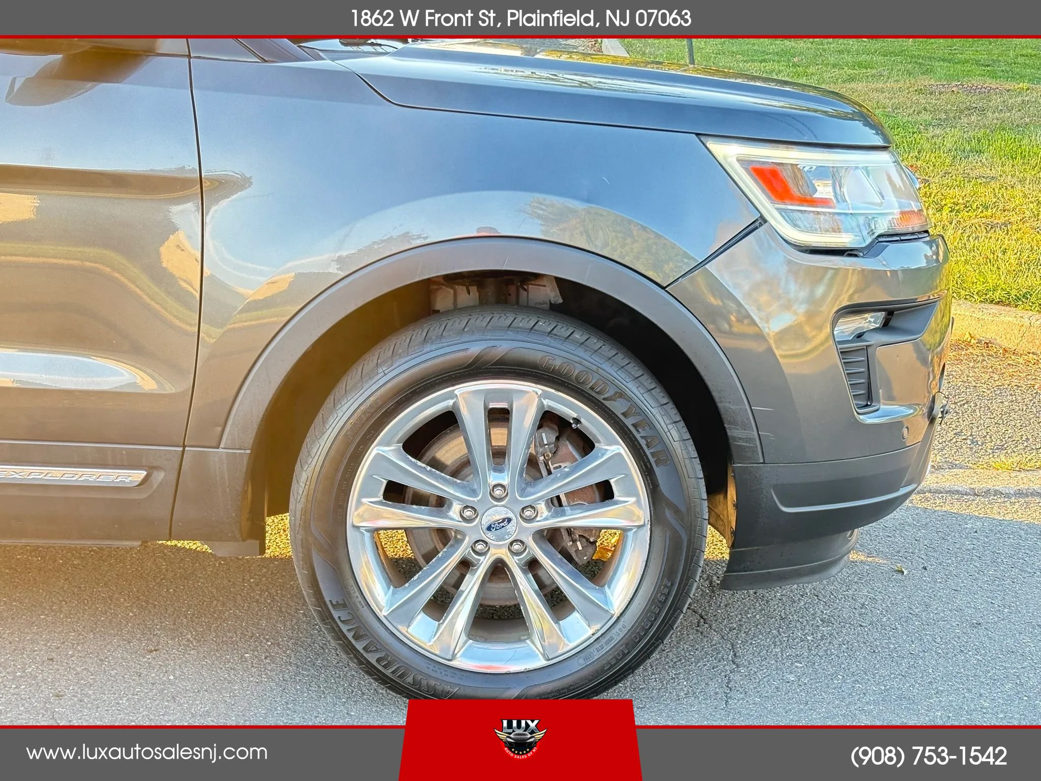 Used 2018 Ford Explorer XLT w/ Equipment Group 202A AWD/4WD image 10