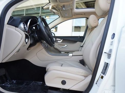 Used 2018 Mercedes-Benz GLC 300 4MATIC image 25