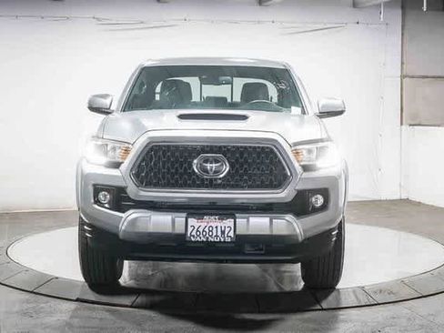 Used 2019 Toyota Tacoma TRD Sport w/ Technology Package image 3