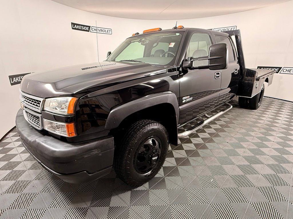 Used 2005 Chevrolet Silverado 3500 LT w/ Heavy-Duty Power Package AWD/4WD image 2