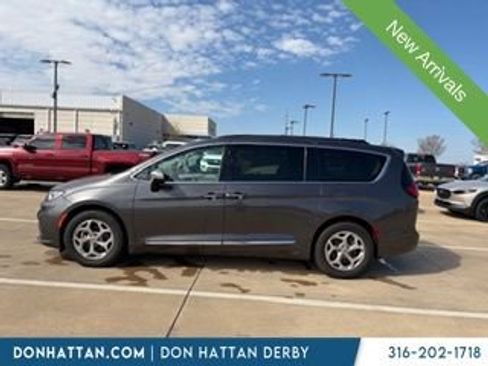 Used 2023 Chrysler Pacifica Limited image 8