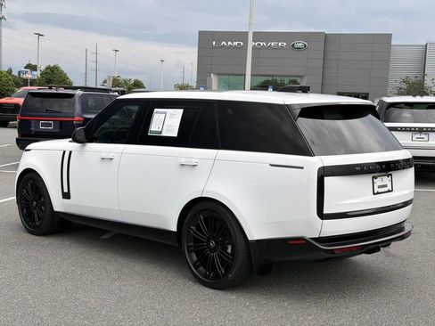 Used 2025 Land Rover Range Rover Long Wheelbase SE AWD/4WD image 3