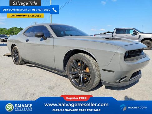 Used 2018 Dodge Challenger SXT w/ Blacktop Package RWD image 5