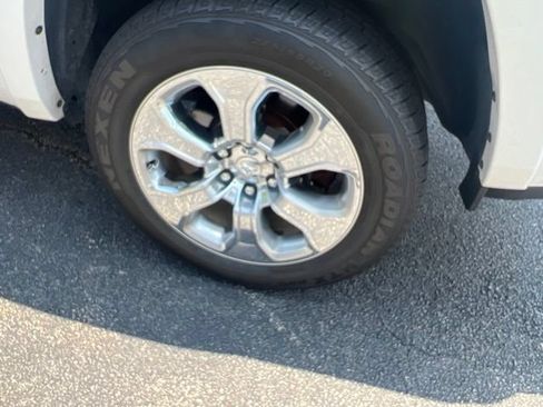 Used 2019 RAM 1500 Laramie AWD/4WD image 44