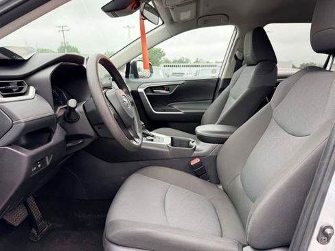 Used 2025 Toyota RAV4 XLE AWD/4WD image 16