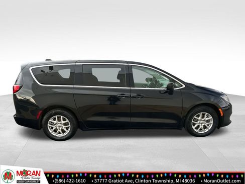 Used 2021 Chrysler Voyager LX image 6