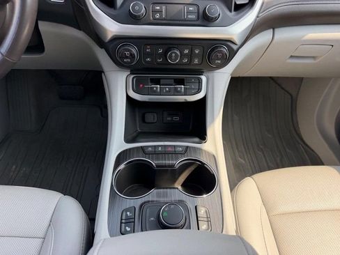 Used 2021 GMC Acadia SLT FWD image 18
