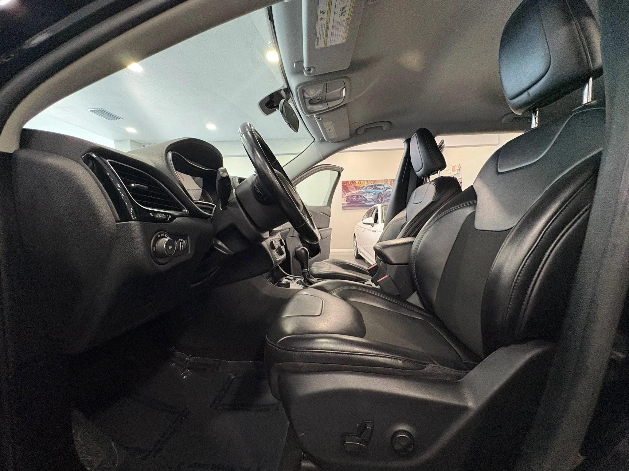 Used 2020 Jeep Cherokee Latitude Plus AWD/4WD image 10