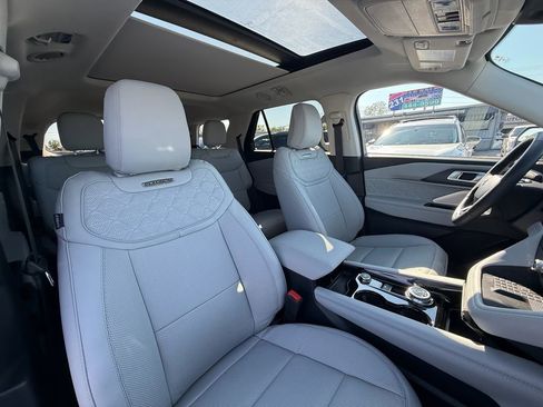 Used 2025 Ford Explorer Platinum w/ Ultimate Package image 26