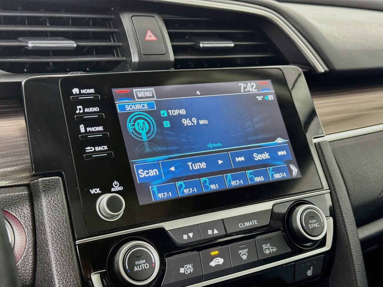 Used 2021 Honda Civic EX-L image 17