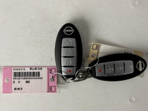 Used 2022 Nissan Rogue SV AWD/4WD image 19