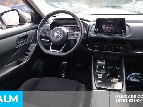 Used 2024 Nissan Rogue S image 22
