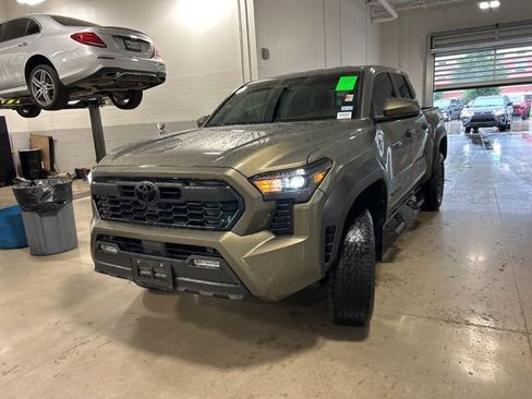 Used 2024 Toyota Tacoma TRD Off-Road AWD/4WD image 8