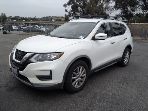 Used 2019 Nissan Rogue SV FWD image 1