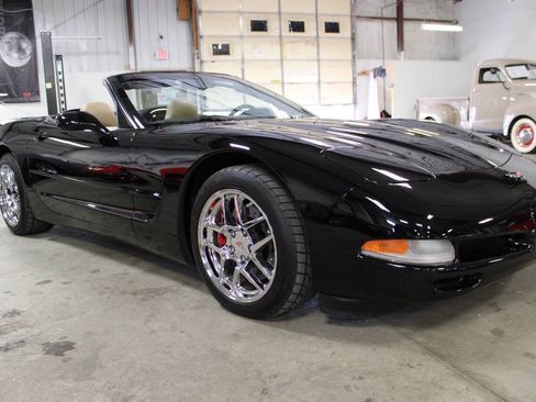 Used 1999 Chevrolet Corvette Convertible w/ Memory Pkg RWD image 25