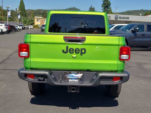 New 2025 Jeep Gladiator Sport w/ Premium Package image 13