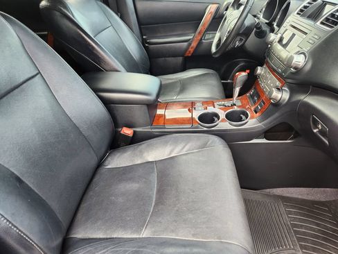 Used 2012 Toyota Highlander Limited w/ Tow Pkg AWD/4WD image 16