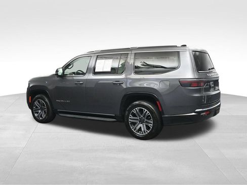 Used 2024 Jeep Wagoneer Series II w/ Flexible Seating Group RWD image 3