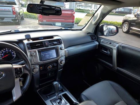 Used 2018 Toyota 4Runner SR5 Premium image 46